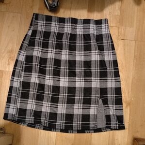 Classic Black and White Plaid Skirt